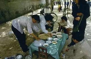 西安广场吃瓜事件视频,一场引发热议的网络围观