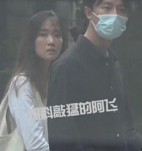 女友现场吃瓜男明星视频,女友意外目睹男明星吃瓜瞬间