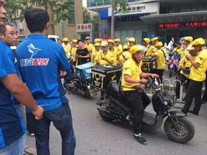 杭州聚众吃瓜事件视频,一场网络热议的街头奇观