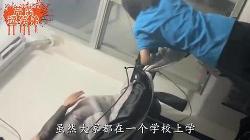 宿舍吃瓜扔东西搞笑视频,吃瓜扔物，笑料横飞！