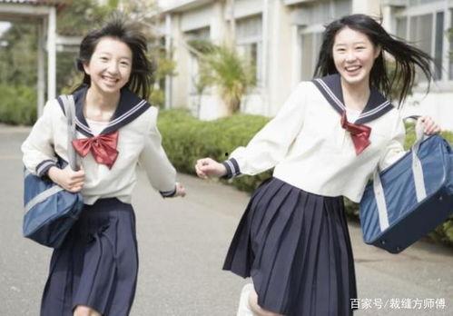 吃瓜红色校服女孩原视频,揭秘吃瓜女孩红色校服背后的故事