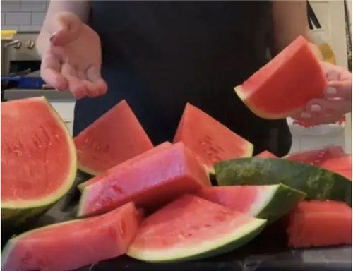 拍吃瓜的视频